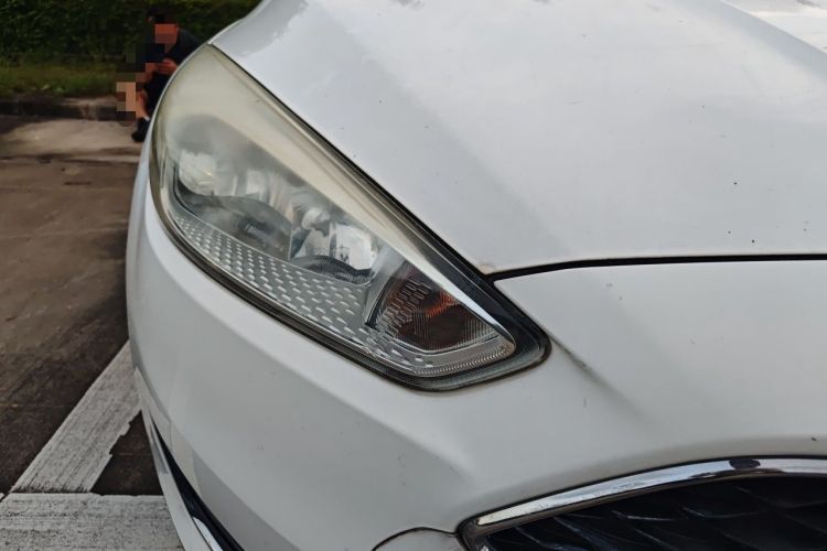 Used Ford Focus 2017 Hatchback 1.6L Automatic Fashion Edition Smart Drive Version Right Front Headlight