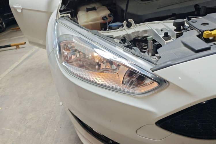 Used Ford Focus 2017 1.5T CTCC White and Black Limited Edition Right Front Headlight