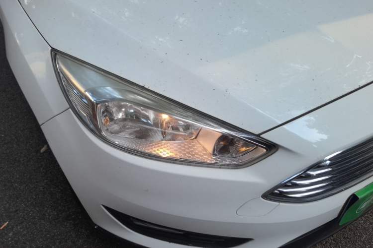 Used Ford Focus 2017 Sedan 1.6L Automatic Comfort Plus SmartDrive Edition Right Front Headlight