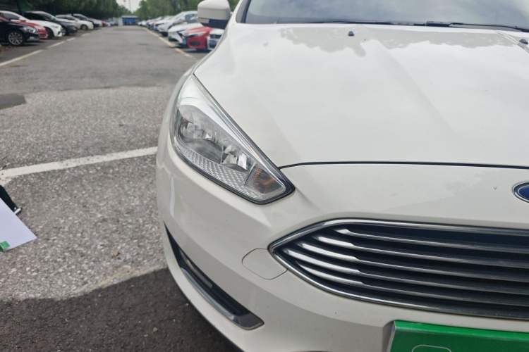 Used Ford Focus 2017 Sedan 1.6L Automatic Fashion Edition Smart Drive Version Right Front Headlight