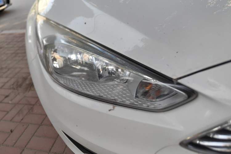 Used Ford Focus 2017 Sedan 1.6L Manual Fashion Edition Smart Drive Version Right Front Headlight