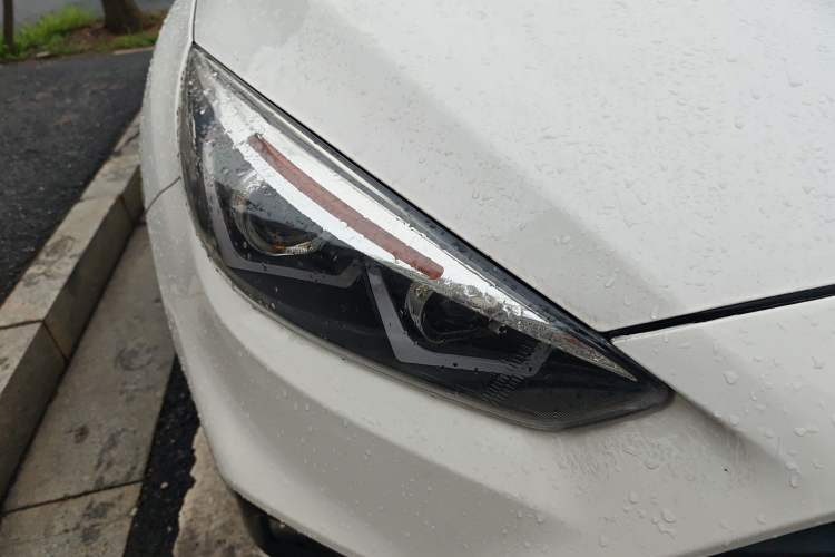 Used Ford Focus 2017 Hatchback 1.6L Automatic Comfort Plus SmartDrive Edition Right Front Headlight