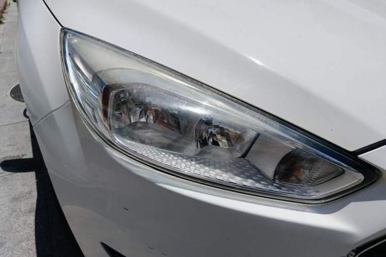 Used Ford Focus 2017 Hatchback 1.6L Automatic Comfort Plus SmartDrive Edition Right Front Headlight