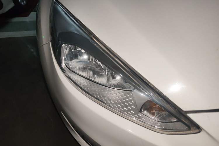Used Ford Focus 2017 Sedan EcoBoost 125 Automatic Supreme Style SmartDrive Edition Right Front Headlight