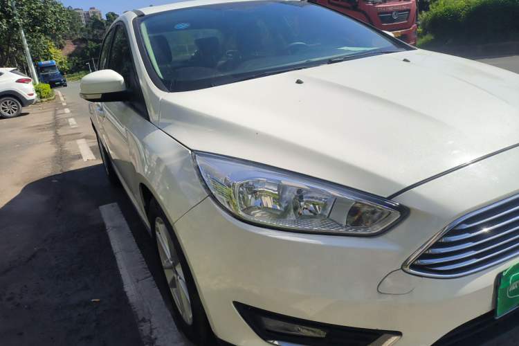 Used Ford Focus 2017 Sedan 1.6L Automatic Fashion Edition Smart Drive Version Right Front Headlight