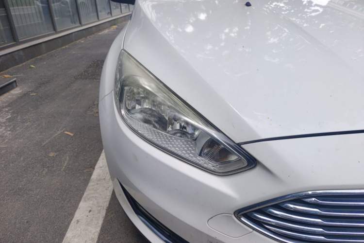 Used Ford Focus 2017 Sedan EcoBoost 180 Automatic Elite Model Right Front Headlight