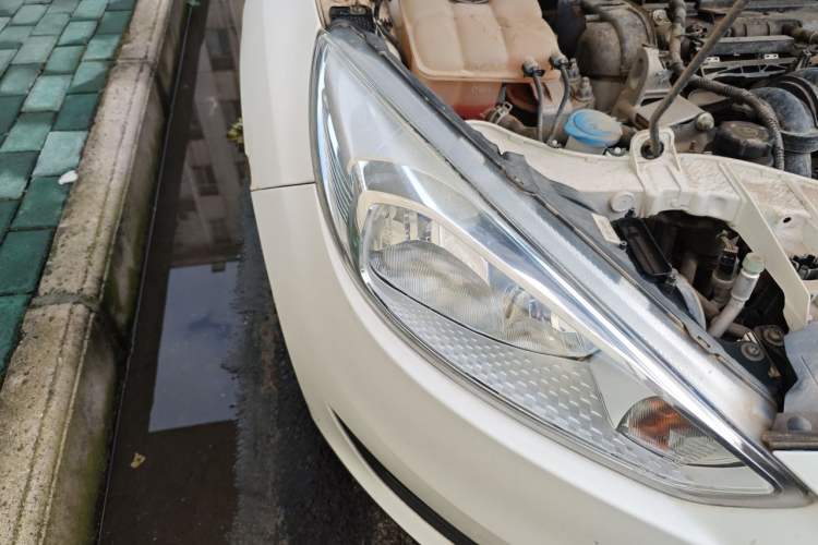 Used Ford Focus 2017 Sedan 1.6L Automatic Comfort Plus SmartDrive Edition Right Front Headlight