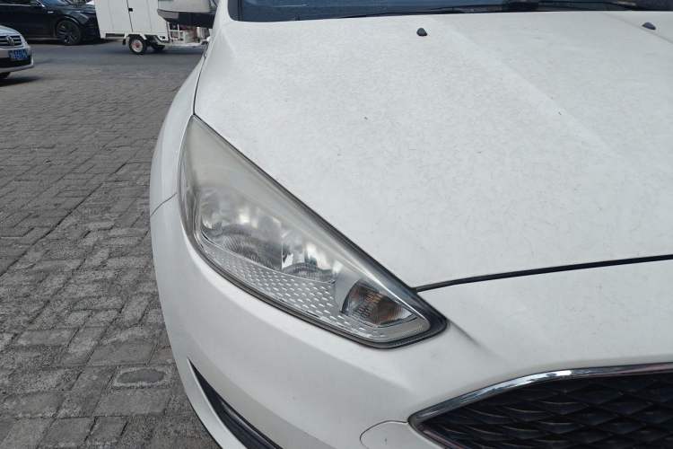 Used Ford Focus 2017 Hatchback 1.6L Manual Comfort Plus SmartDrive Edition Right Front Headlight