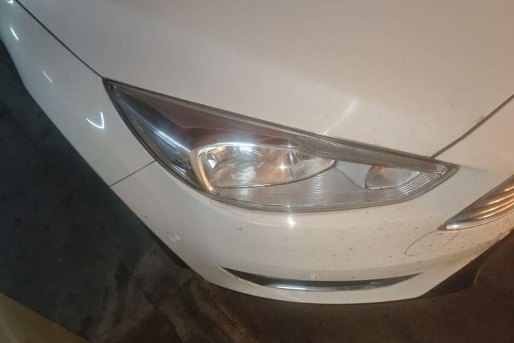 Used Ford Focus 2017 Sedan EcoBoost 180 Automatic Flagship Model Right Front Headlight