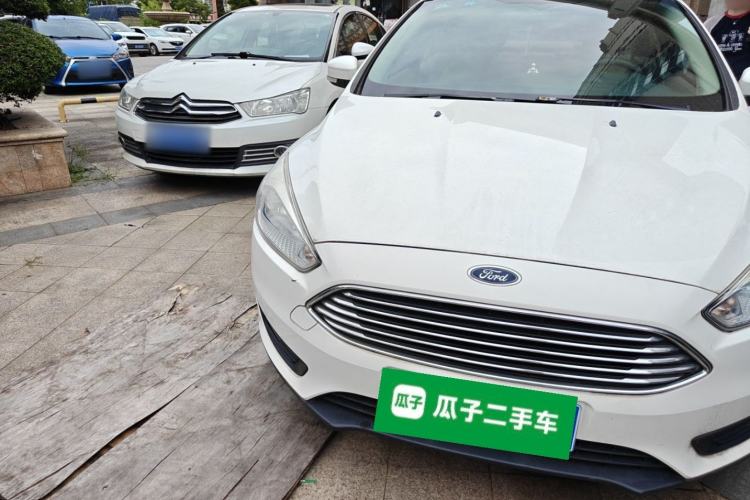 Used Ford Focus 2017 Sedan 1.6L Automatic Comfort Plus SmartDrive Edition Right Front Headlight