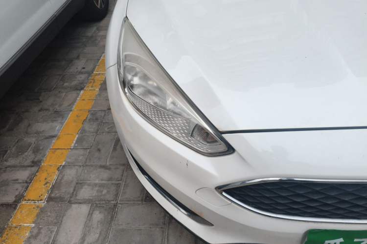 Used Ford Focus 2017 Hatchback 1.6L Automatic Fashion Edition Smart Drive Version Right Front Headlight