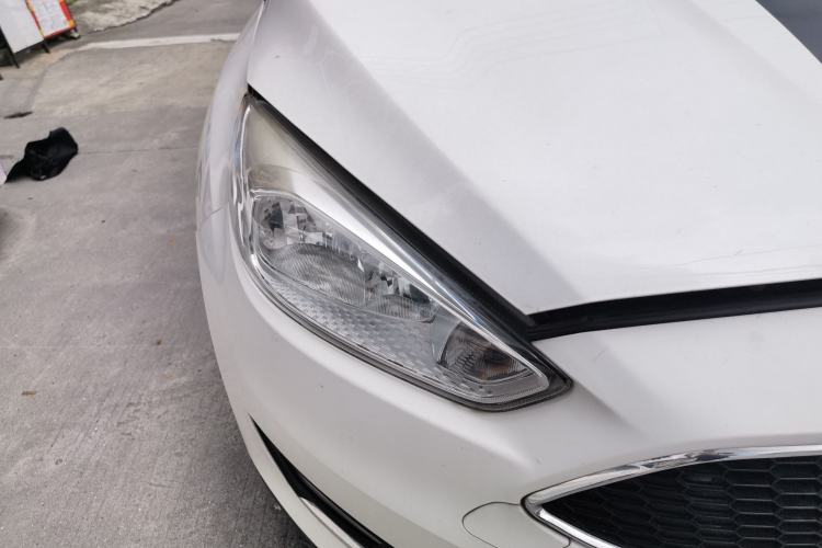 Used Ford Focus 2017 Sedan EcoBoost 125 Automatic Supreme Style SmartDrive Edition Right Front Headlight