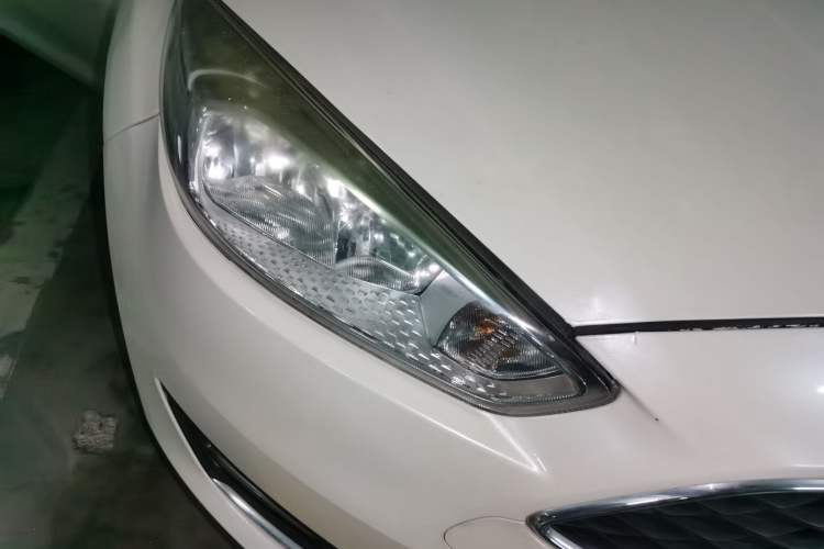 Used Ford Focus 2017 Hatchback 1.6L Automatic Fashion Edition Smart Drive Version Right Front Headlight