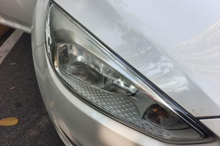 Used Ford Focus 2017 Sedan 1.6L Manual Fashion Edition Smart Drive Version Right Front Headlight