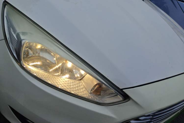 Used Ford Focus 2017 Sedan 1.6L Automatic Comfort Plus SmartDrive Edition Right Front Headlight