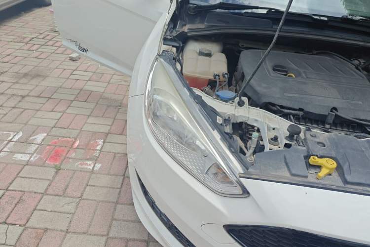 Used Ford Focus 2017 1.5T CTCC White and Black Limited Edition Right Front Headlight