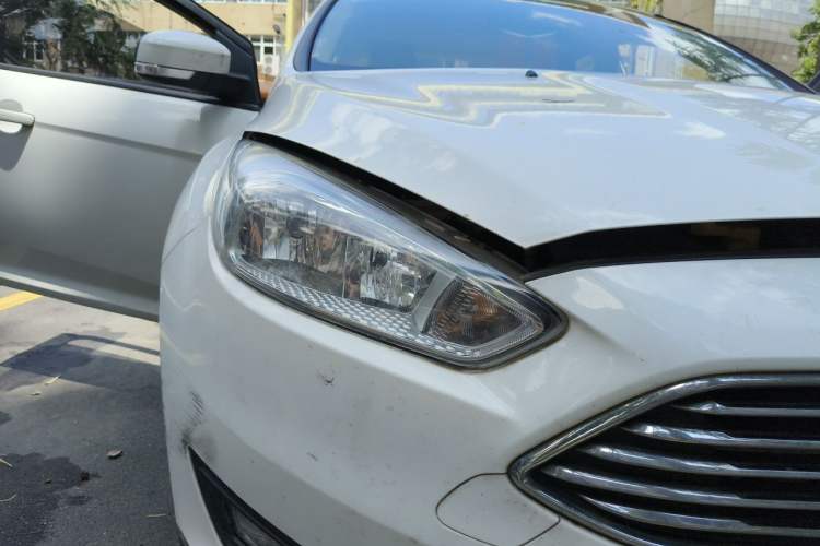 Used Ford Focus 2017 Sedan 1.6L Manual Comfort Plus SmartDrive Edition Right Front Headlight