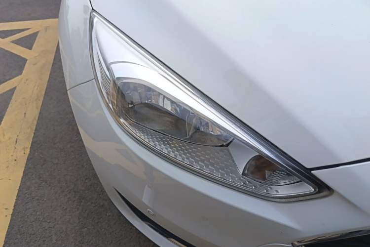 Used Ford Focus 2017 Hatchback 1.6L Automatic Fashion Edition Smart Drive Version Right Front Headlight