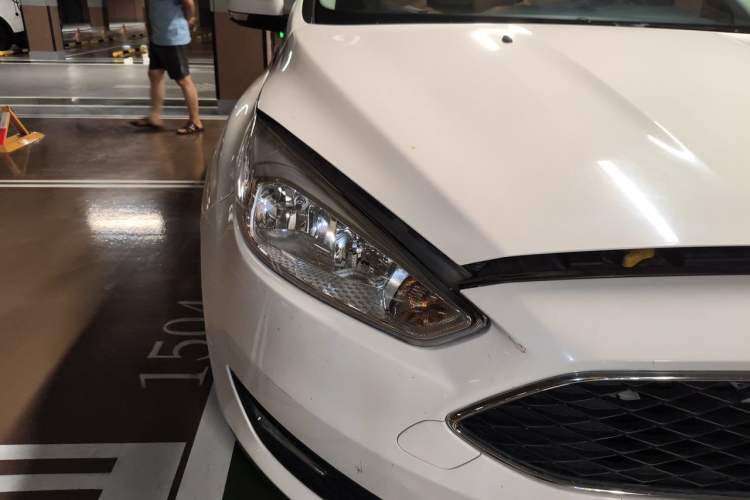 Used Ford Focus 2017 Hatchback 1.6L Automatic Comfort Plus SmartDrive Edition Right Front Headlight