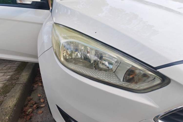 Used Ford Focus 2017 Hatchback 1.6L Manual Fashion Edition SmartDrive Version Right Front Headlight