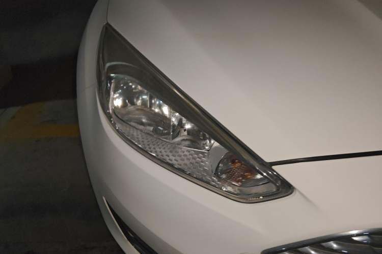 Used Ford Focus 2017 Sedan 1.6L Automatic Fashion Edition Smart Drive Version Right Front Headlight