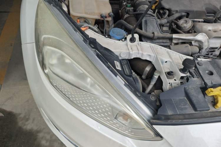 Used Ford Focus 2017 Sedan EcoBoost 125 Automatic Supreme Style SmartDrive Edition Right Front Headlight