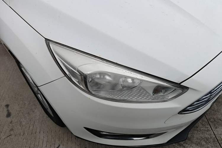 Used Ford Focus 2017 Sedan 1.6L Automatic Fashion Edition Smart Drive Version Right Front Headlight