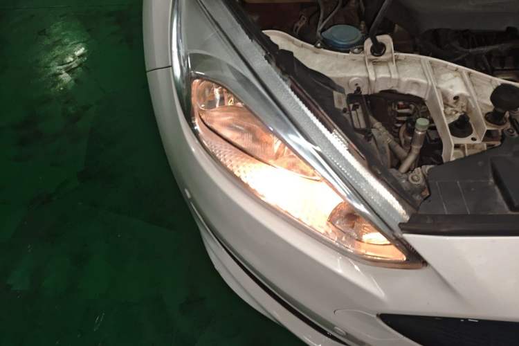 Used Ford Focus 2017 1.5T CTCC White and Black Limited Edition Right Front Headlight