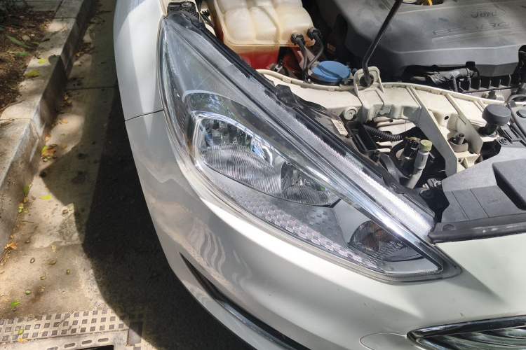 Used Ford Focus 2017 Sedan EcoBoost 180 Automatic Elite Model Right Front Headlight
