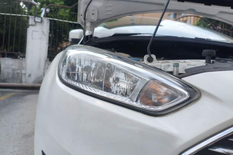 Used Ford Focus 2017 Sedan 1.6L Automatic Fashion Edition Smart Drive Version Right Front Headlight