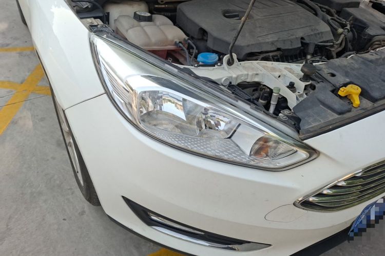 Used Ford Focus 2017 Sedan EcoBoost 180 Automatic Elite Model Right Front Headlight