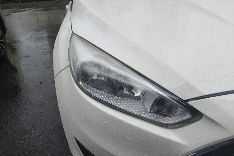 Used Ford Focus 2017 Hatchback 1.6L Automatic Comfort Plus SmartDrive Edition Right Front Headlight