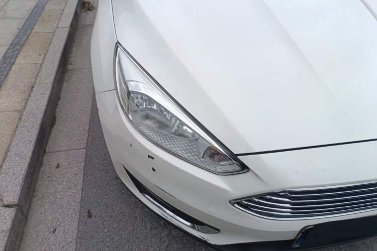 Used Ford Focus 2017 Sedan EcoBoost 180 Automatic Elite Model Right Front Headlight