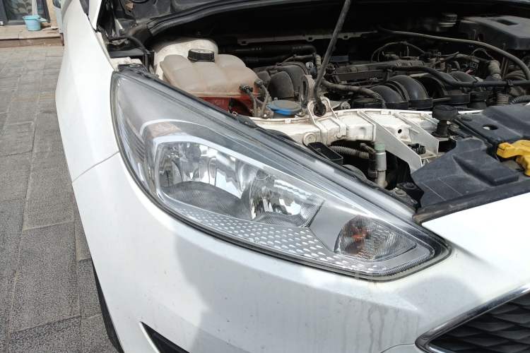Used Ford Focus 2017 Hatchback 1.6L Automatic Fashion Edition Smart Drive Version Right Front Headlight