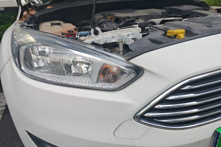 Used Ford Focus 2017 Sedan EcoBoost 125 Automatic Supreme Style SmartDrive Edition Right Front Headlight