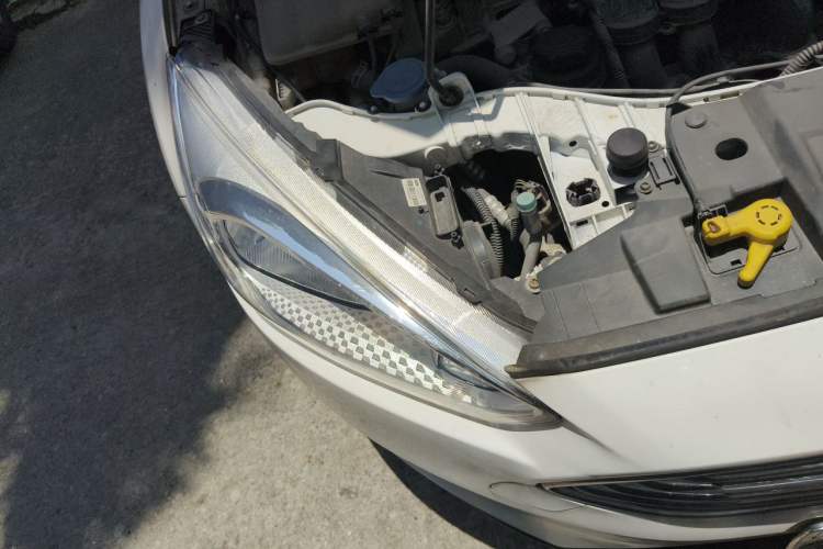 Used Ford Focus 2017 Sedan 1.6L Automatic Fashion Edition Smart Drive Version Right Front Headlight