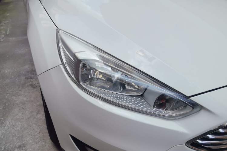 Used Ford Focus 2017 Sedan 1.6L Automatic Fashion Edition Smart Drive Version Right Front Headlight