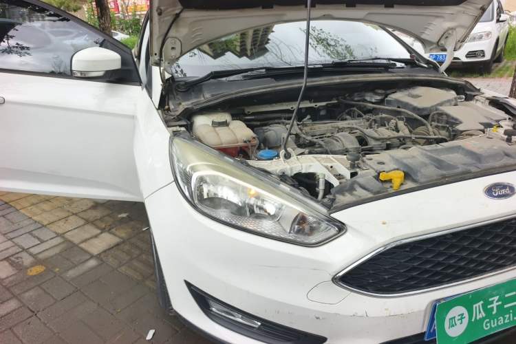 Used Ford Focus 2017 Hatchback 1.6L Manual Comfort Plus SmartDrive Edition Right Front Headlight
