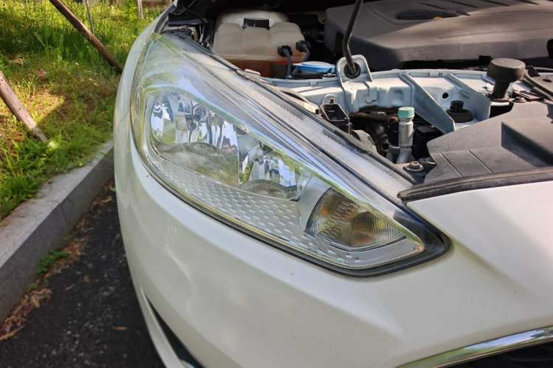 Used Ford Focus 2017 Hatchback EcoBoost 180 Automatic Elite Model Right Front Headlight