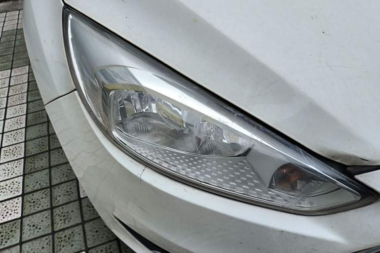 Used Ford Focus 2017 Sedan EcoBoost 180 Automatic Elite Model Right Front Headlight