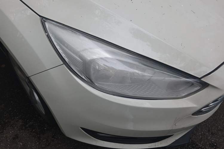Used Ford Focus 2017 Sedan 1.6L Automatic Comfort Plus SmartDrive Edition Right Front Headlight