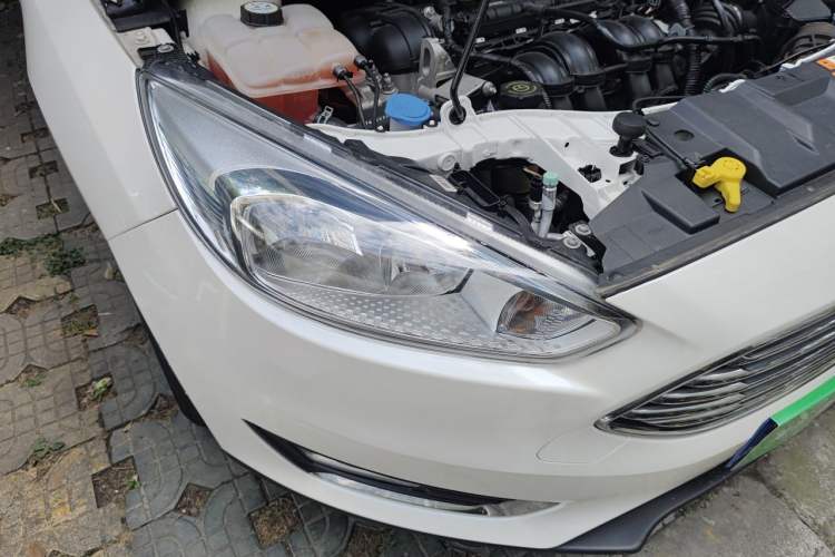 Used Ford Focus 2017 Sedan 1.6L Automatic Fashion Edition Smart Drive Version Right Front Headlight
