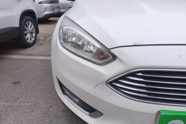 Used Ford Focus 2017 Sedan 1.6L Manual Fashion Edition Smart Drive Version Right Front Headlight