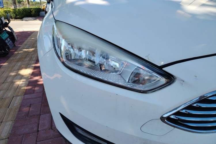 Used Ford Focus 2017 Sedan 1.6L Automatic Comfort Plus SmartDrive Edition Right Front Headlight