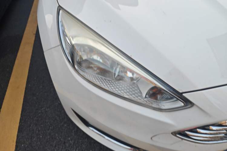 Used Ford Focus 2017 Sedan 1.6L Automatic Fashion Edition Smart Drive Version Right Front Headlight