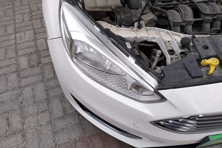 Used Ford Focus 2017 Sedan 1.6L Automatic Fashion Edition Smart Drive Version Right Front Headlight