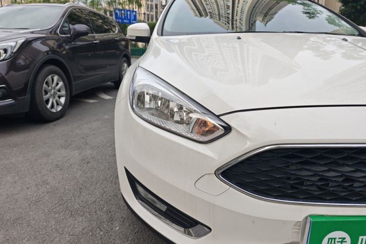 Used Ford Focus 2017 Hatchback 1.6L Automatic Fashion Edition Smart Drive Version Right Front Headlight