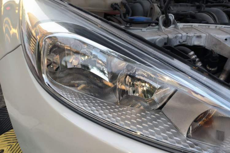 Used Ford Focus 2017 Sedan 1.6L Automatic Comfort Plus SmartDrive Edition Right Front Headlight