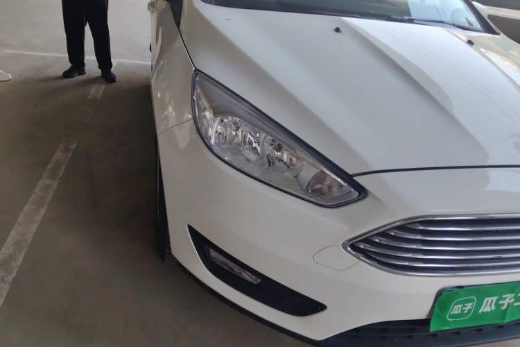 Used Ford Focus 2017 Sedan 1.6L Manual Comfort Plus SmartDrive Edition Right Front Headlight