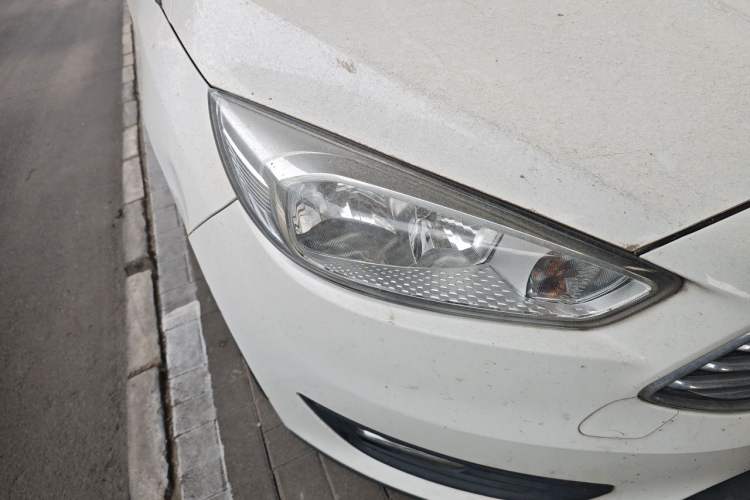 Used Ford Focus 2017 Sedan 1.6L Manual Comfort Plus SmartDrive Edition Right Front Headlight